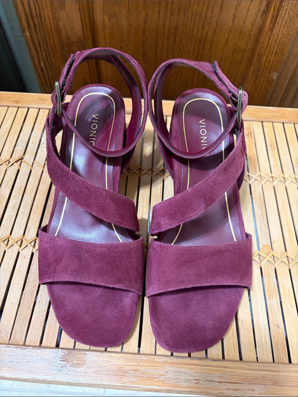 🚶‍♀️💜Vionic Soft Suede Leather Cherries Jubilee Ankle Strap Sandals Size 8 W